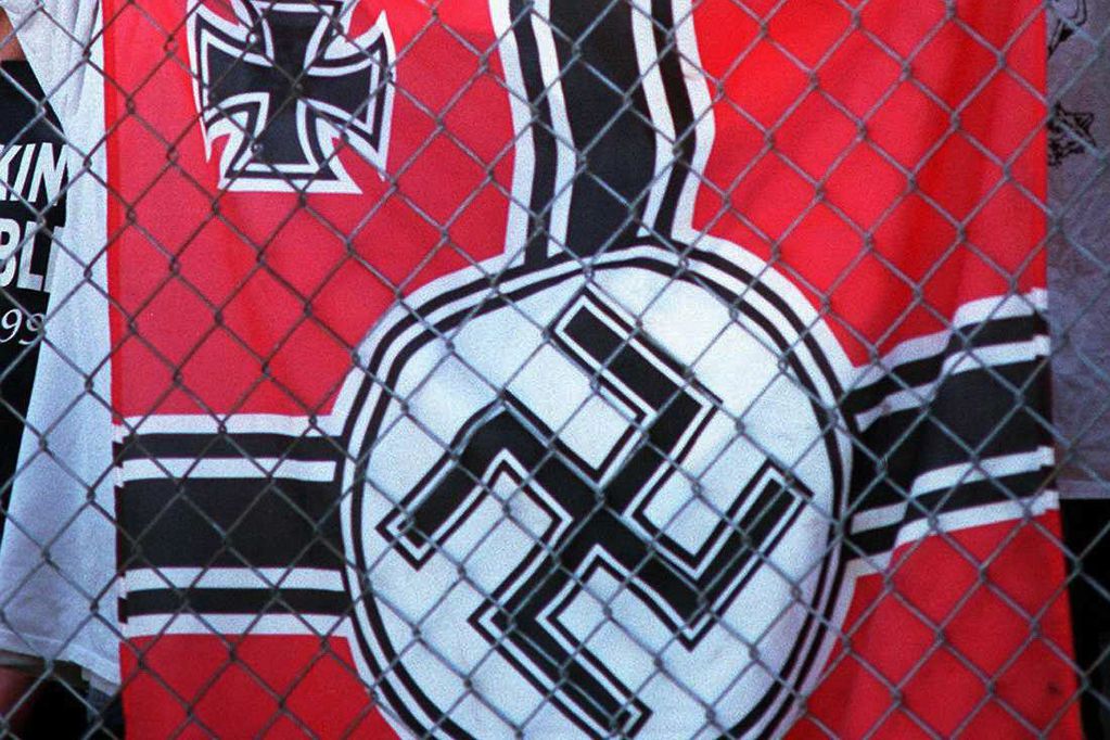 Featured image for “Detenidos seis neonazis por preparar un atentado contra masones en Francia”
